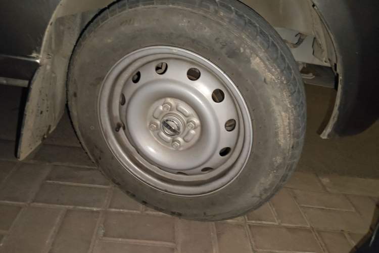 Used Jinbei New Hiace X30L 2023 1.5L Wealth Edition Van 2/5-Seater Air-Conditioned Model SWC15M Right Front Wheel Hub