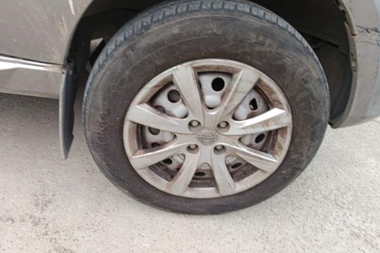 Used Jinbei New Hiace X30L 2023 1.5L Wealth Edition Van 2/5 Seats Non-Air-Conditioned Version SWC15M Right Front Wheel Hub