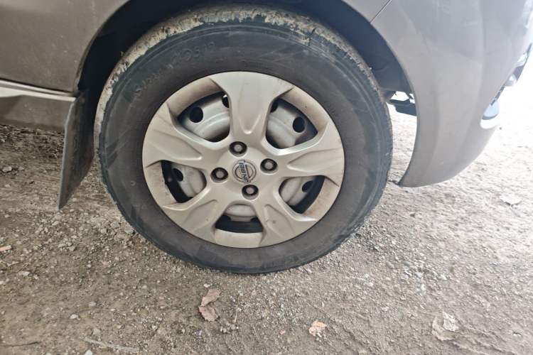 Used Jinbei New Hiace X30L 2023 1.5L Wealth Edition Van 2/5-Seater Air-Conditioned Model SWC15M Right Front Wheel Hub