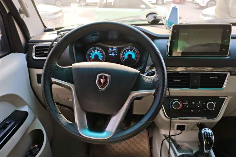 Used Jinbei New Hiace X30L 2023 1.5L Wealth Edition Passenger Van 5/6/7-Seater Central Air Conditioning Version SWC15M Steering Wheel
