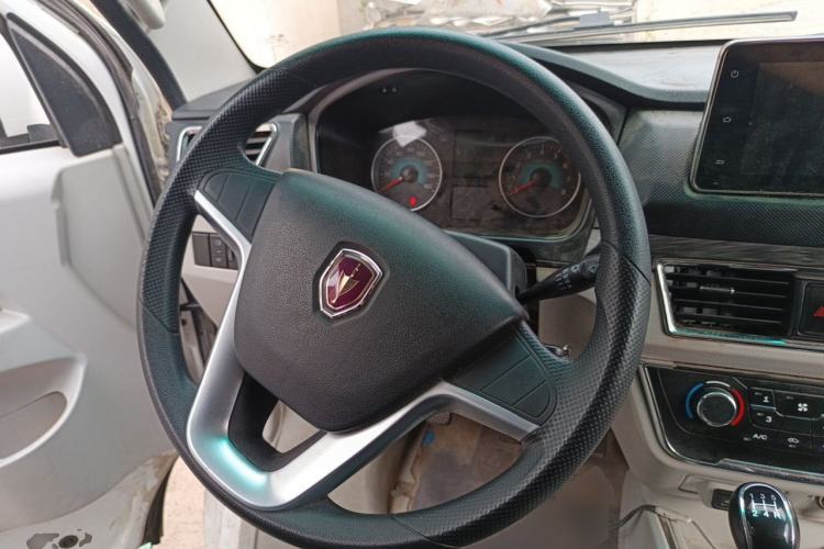 Used Jinbei New Hiace X30L 2023 1.5L Wealth Edition Van 2/5 Seats Non-Air-Conditioned Version SWC15M Steering Wheel