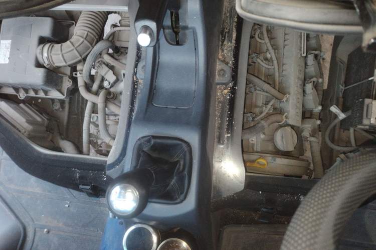 Used Jinbei New Hiace X30L 2023 1.5L Super-Enjoyment Edition Passenger Van 5/6/7-Seater Non-Air-Conditioned Version SWC15M Engine Bay