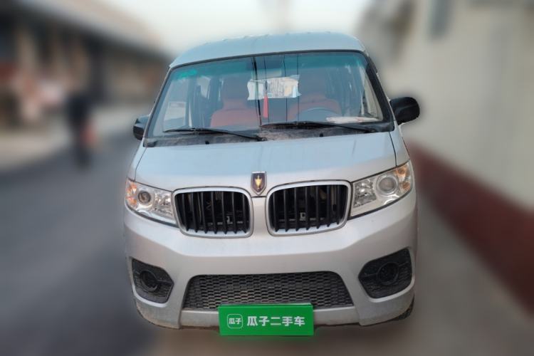 Used Jinbei New Hiace X30L 2023 1.5L Super-Enjoyment Edition Passenger Van 5/6/7-Seater Non-Air-Conditioned Version SWC15M Front