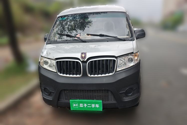 Used Jinbei New Hiace X30L 2023 1.5L Super-Enjoyment Edition Passenger Van 5/6/7-Seater Non-Air-Conditioned Version SWC15M Front