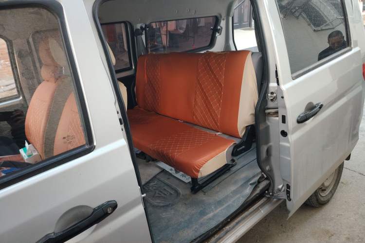 Used Jinbei New Hiace X30L 2023 1.5L Super-Enjoyment Edition Passenger Van 5/6/7-Seater Non-Air-Conditioned Version SWC15M Left Rear Seat