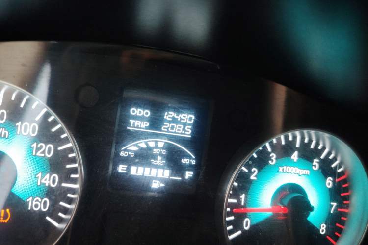Used Jinbei New Hiace X30L 2023 1.5L Super-Enjoyment Edition Passenger Van 5/6/7-Seater Non-Air-Conditioned Version SWC15M Odometer Close Up