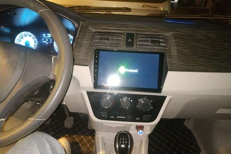 Used Jinbei New Hiace X30L 2023 1.5L Wealth Edition Passenger Vehicle 5/6/7-Seater Non-Air-Conditioned Version SWC15M Audio And AC Panel