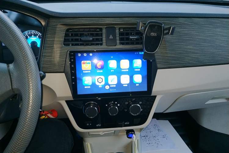 Used Jinbei New Hiace X30L 2023 1.5L Super-Enjoyment Edition Passenger Van 5/6/7-Seater Non-Air-Conditioned Version SWC15M Audio And AC Panel