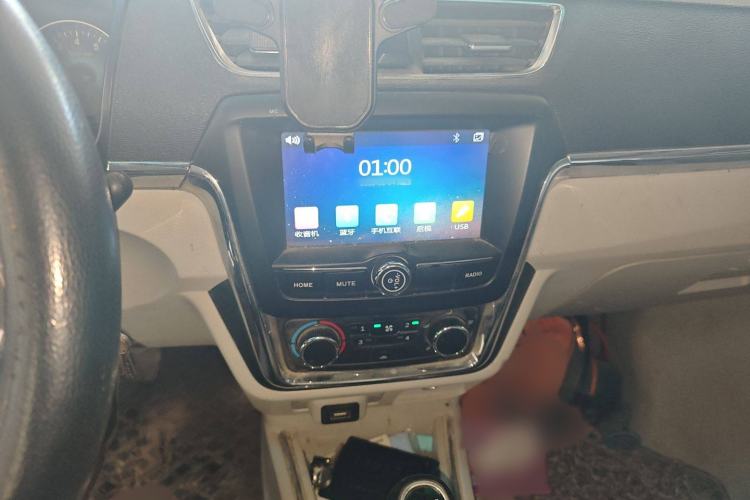 Used Jinbei New Hiace X30L 2023 1.5L Wealth Edition Van 2/5-Seater Air-Conditioned Model SWC15M Audio And AC Panel