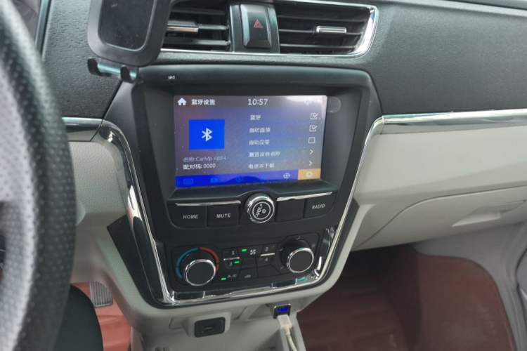Used Jinbei New Hiace X30L 2023 1.5L Wealth Edition Passenger Van 5/6/7-Seater Central Air Conditioning Version SWC15M Audio And AC Panel