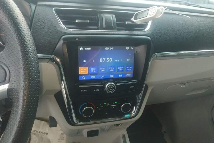 Used Jinbei New Hiace X30L 2023 1.5L Wealth Edition Van 2/5 Seats Non-Air-Conditioned Version SWC15M Audio And AC Panel