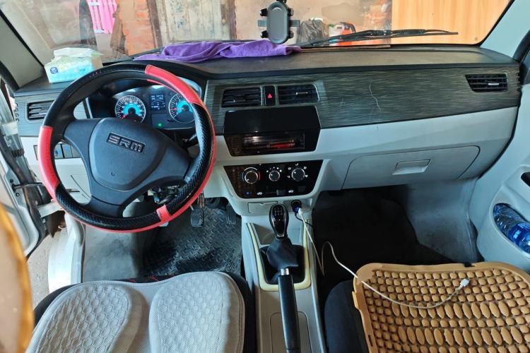 Used Jinbei New Hiace X30L 2023 1.5L Wealth Edition Passenger Van 5/6/7-Seater Central Air Conditioning Version SWC15M Center Console
