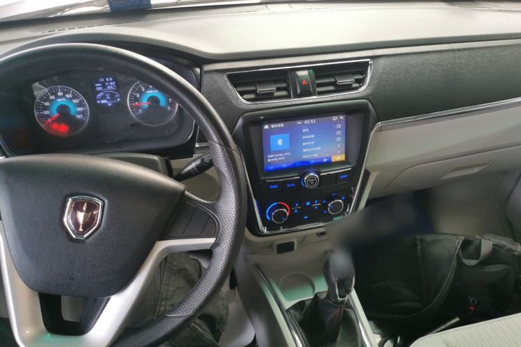 Used Jinbei New Hiace X30L 2023 1.5L Wealth Edition Van 2/5 Seats Non-Air-Conditioned Version SWC15M Center Console