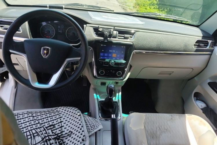 Used Jinbei New Hiace X30L 2023 1.5L Wealth Edition Van 2/5-Seater Air-Conditioned Model SWC15M Center Console