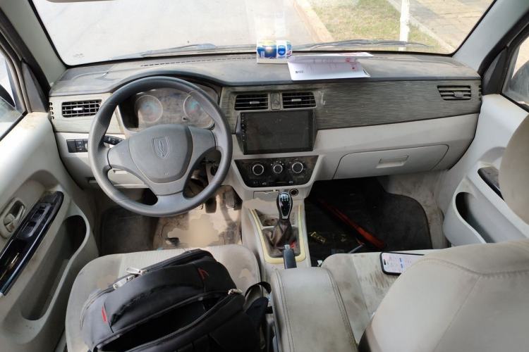 Used Jinbei New Hiace X30L 2023 1.5L Super Enjoyment Van 2/5 Seats Non-Air-Conditioned Version SWC15M Center Console
