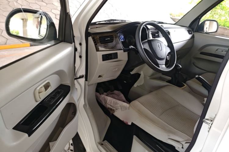 Used Jinbei New Hiace X30L 2023 1.5L Super Enjoyment Van 2/5 Seats Non-Air-Conditioned Version SWC15M Driver Seat