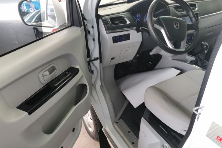 Used Jinbei New Hiace X30L 2023 1.5L Wealth Edition Van 2/5 Seats Non-Air-Conditioned Version SWC15M Driver Seat