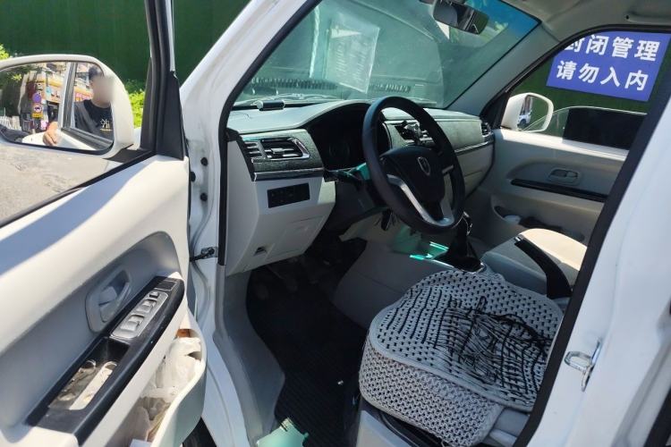 Used Jinbei New Hiace X30L 2023 1.5L Wealth Edition Van 2/5-Seater Air-Conditioned Model SWC15M Driver Seat