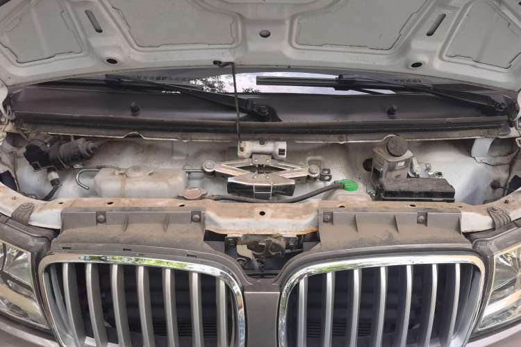 Used Jinbei New Hiace X30L  Engine Bay