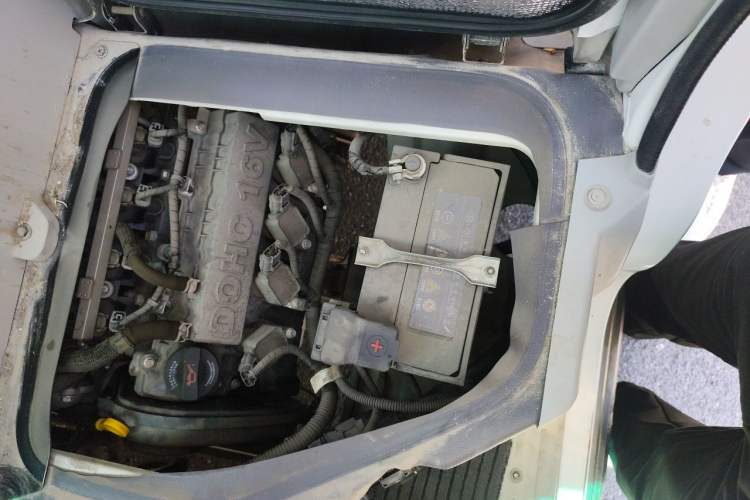 Used Jinbei New Hiace X30L 2023 1.5L Wealth Edition Van 2/5-Seater Air-Conditioned Model SWC15M Engine Bay Left