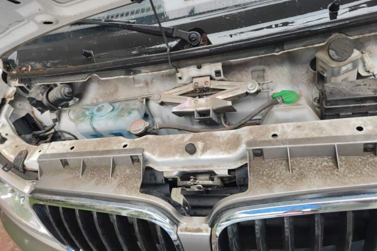 Used Jinbei New Hiace X30L  Engine Bay