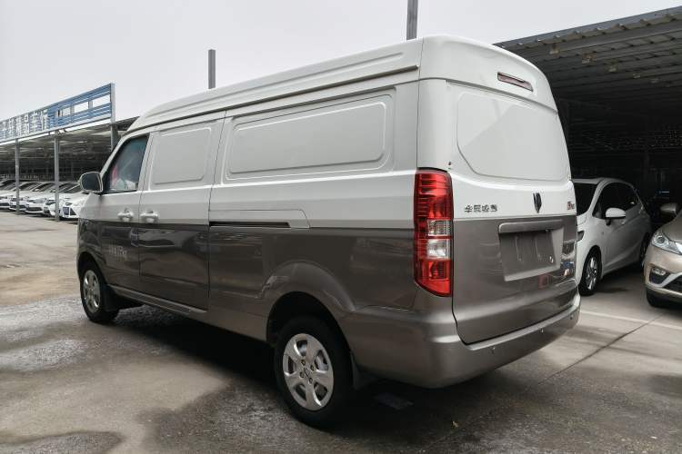Used Jinbei New Hiace X30L 2023 1.5L Wealth Edition Van 2/5-Seater Air-Conditioned Model SWC15M Exterior 4