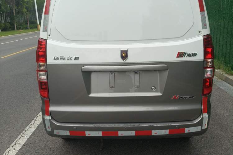 Used Jinbei New Hiace X30L 2023 1.5L Wealth Edition Van 2/5-Seater Air-Conditioned Model SWC15M Exterior 8