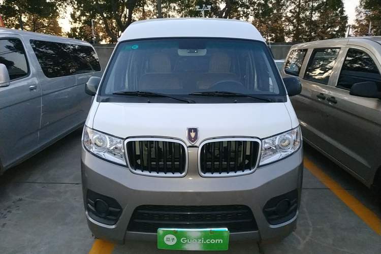 Used Jinbei New Hiace X30L 2023 1.5L Super-Enjoyment Edition Passenger Van 5/6/7-Seater Non-Air-Conditioned Version SWC15M Front