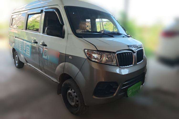 Used Jinbei New Hiace X30L 2023 1.5L Wealth Edition Passenger Van 5/6/7-Seater Central Air Conditioning Version SWC15M Front Right 45 Deg