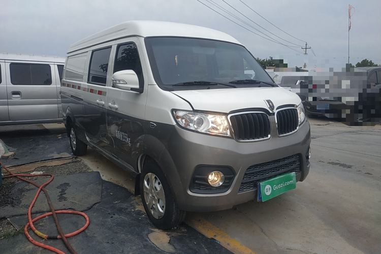Used Jinbei New Hiace X30L 2023 1.5L Wealth Edition Van 2/5 Seats Non-Air-Conditioned Version SWC15M Front Right 45 Deg