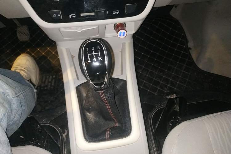 Used Jinbei New Hiace X30L 2023 1.5L Wealth Edition Passenger Vehicle 5/6/7-Seater Non-Air-Conditioned Version SWC15M Gear Lever