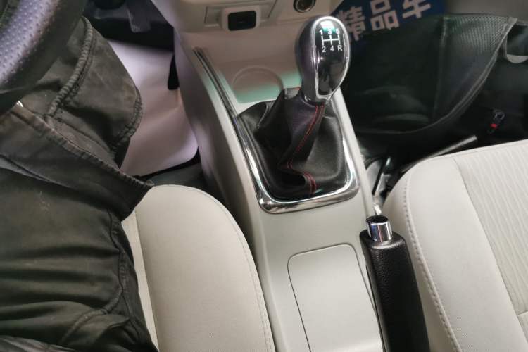 Used Jinbei New Hiace X30L 2023 1.5L Wealth Edition Van 2/5 Seats Non-Air-Conditioned Version SWC15M Gear Lever