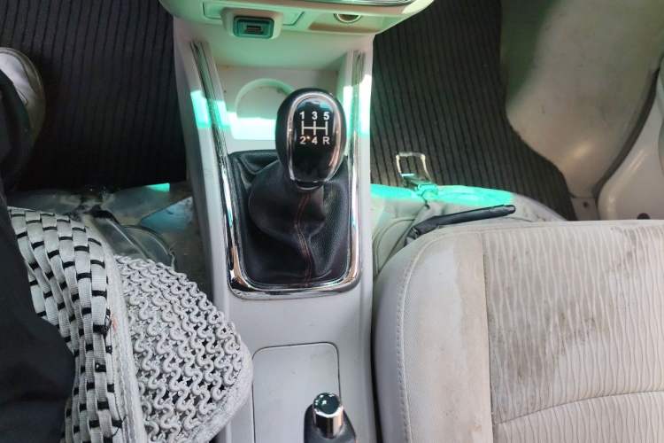 Used Jinbei New Hiace X30L 2023 1.5L Wealth Edition Van 2/5-Seater Air-Conditioned Model SWC15M Gear Lever