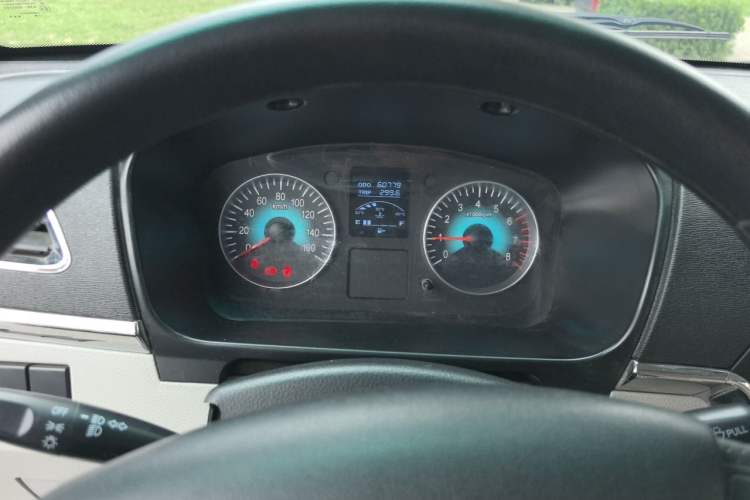 Used Jinbei New Hiace X30L 2023 1.5L Wealth Edition Passenger Van 5/6/7-Seater Central Air Conditioning Version SWC15M Instrument Cluster