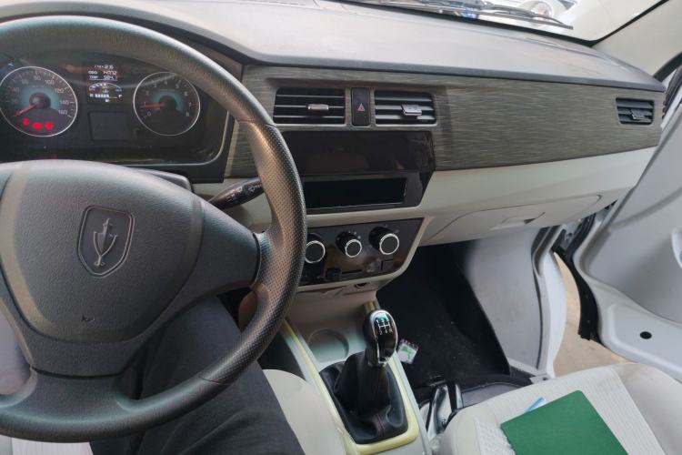Used Jinbei New Hiace X30L 2023 1.5L Super Enjoyment Van 2/5 Seats Non-Air-Conditioned Version SWC15M Interior 2