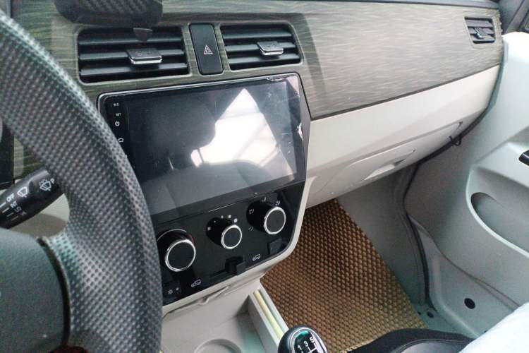 Used Jinbei New Hiace X30L 2023 1.5L Super-Enjoyment Edition Passenger Van 5/6/7-Seater Non-Air-Conditioned Version SWC15M Interior 3