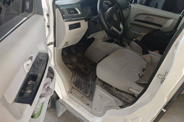 Used Jinbei New Hiace X30L 2023 1.5L Wealth Edition Van 2/5-Seater Air-Conditioned Model SWC15M Interior 3