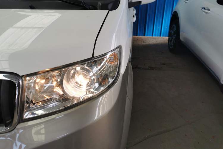 Used Jinbei New Hiace X30L 2023 1.5L Wealth Edition Van 2/5 Seats Non-Air-Conditioned Version SWC15M Left Front Headlight