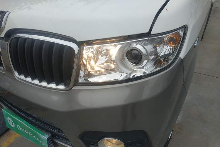 Used Jinbei New Hiace X30L 2023 1.5L Wealth Edition Van 2/5 Seats Non-Air-Conditioned Version SWC15M Left Front Headlight