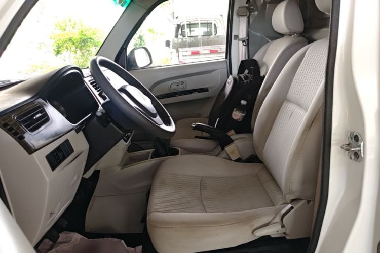 Used Jinbei New Hiace X30L 2023 1.5L Super Enjoyment Van 2/5 Seats Non-Air-Conditioned Version SWC15M Left Front Seat