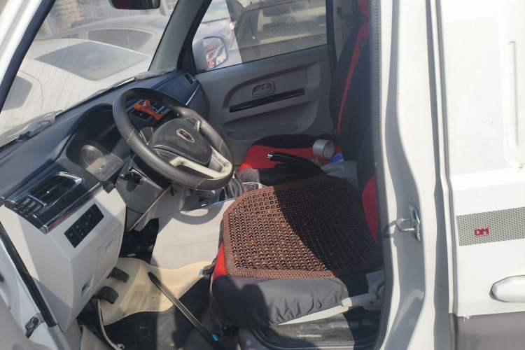 Used Jinbei New Hiace X30L 2023 1.5L Wealth Edition Van 2/5 Seats Non-Air-Conditioned Version SWC15M Left Front Seat