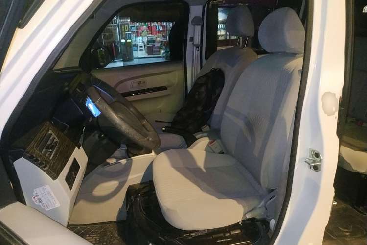 Used Jinbei New Hiace X30L 2023 1.5L Wealth Edition Passenger Vehicle 5/6/7-Seater Non-Air-Conditioned Version SWC15M Left Front Seat