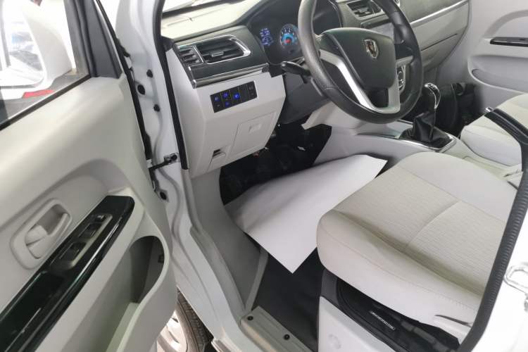 Used Jinbei New Hiace X30L 2023 1.5L Wealth Edition Van 2/5 Seats Non-Air-Conditioned Version SWC15M Left Front Seat
