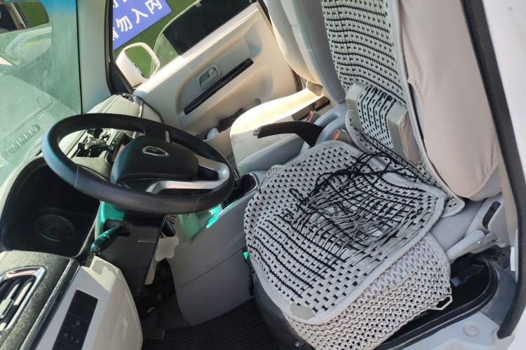Used Jinbei New Hiace X30L 2023 1.5L Wealth Edition Van 2/5-Seater Air-Conditioned Model SWC15M Left Front Seat