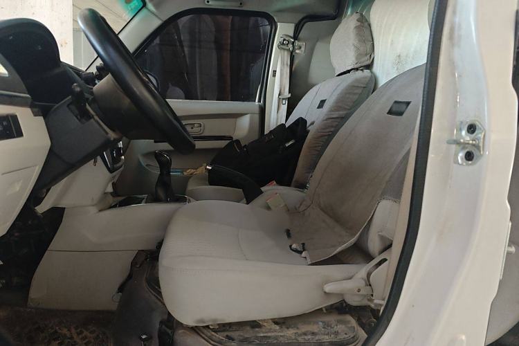 Used Jinbei New Hiace X30L 2023 1.5L Wealth Edition Van 2/5-Seater Air-Conditioned Model SWC15M Left Front Seat