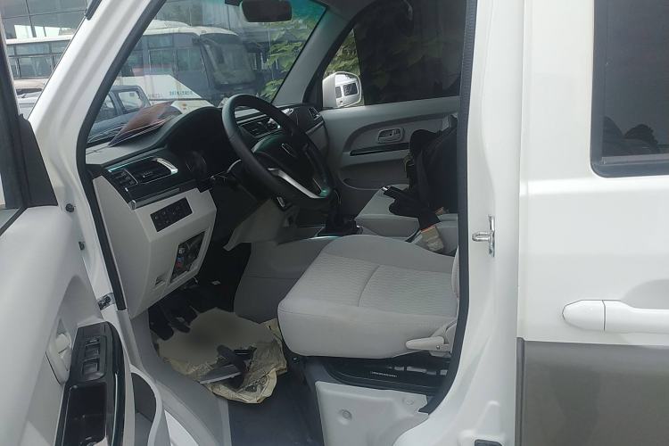 Used Jinbei New Hiace X30L 2023 1.5L Wealth Edition Van 2/5 Seats Non-Air-Conditioned Version SWC15M Left Front Seat