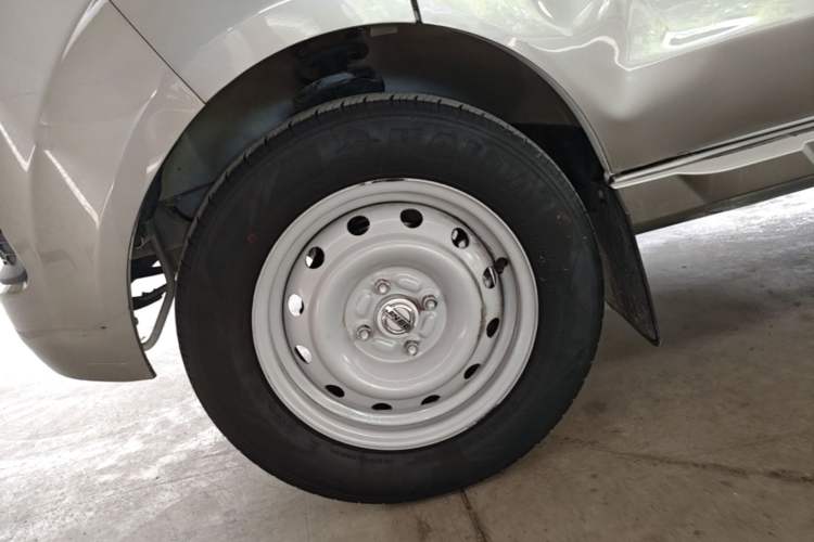 Used Jinbei New Hiace X30L 2023 1.5L Super Enjoyment Van 2/5 Seats Non-Air-Conditioned Version SWC15M Left Front Wheel Hub