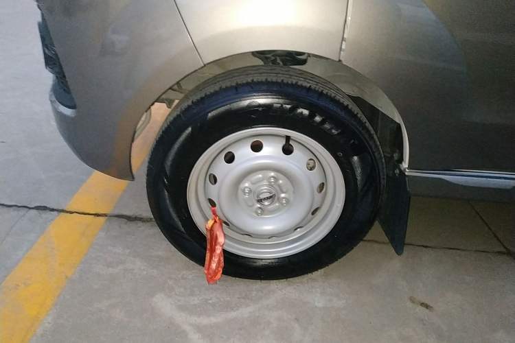 Used Jinbei New Hiace X30L 2023 1.5L Super-Enjoyment Edition Passenger Van 5/6/7-Seater Non-Air-Conditioned Version SWC15M Left Front Wheel Hub