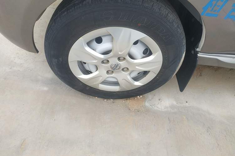 Used Jinbei New Hiace X30L 2023 1.5L Wealth Edition Van 2/5 Seats Non-Air-Conditioned Version SWC15M Left Front Wheel Hub