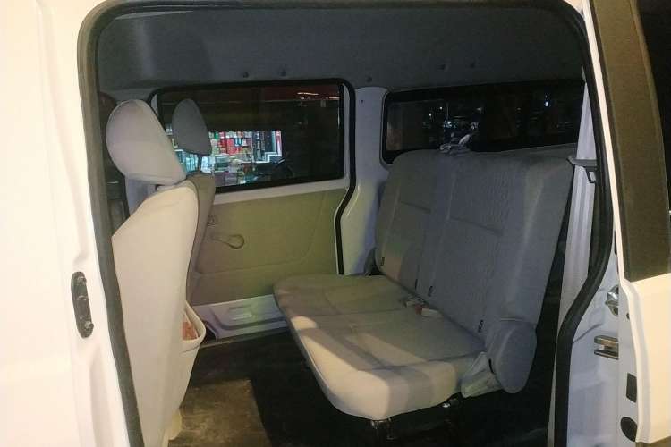 Used Jinbei New Hiace X30L 2023 1.5L Wealth Edition Passenger Vehicle 5/6/7-Seater Non-Air-Conditioned Version SWC15M Left Rear Seat
